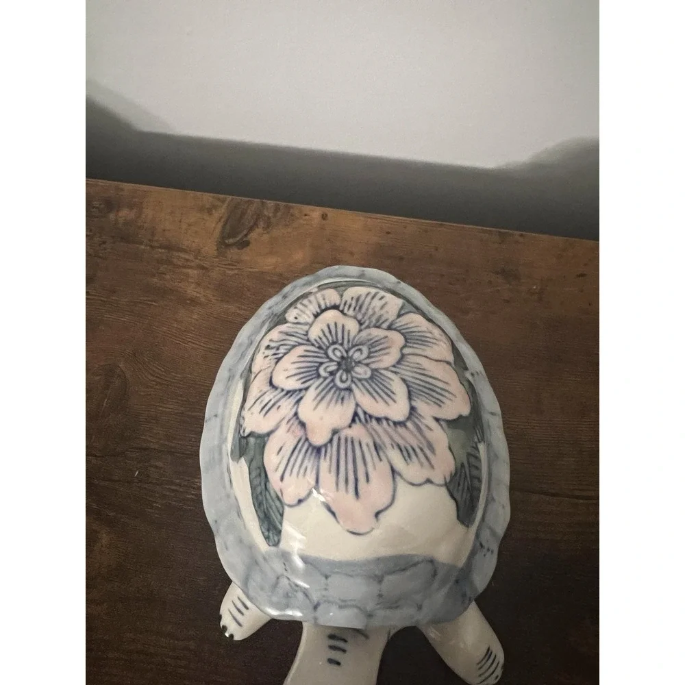 Vintage Ceramic Turtle Trinket Box Hand‎ Painted Flower Shell